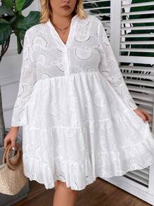 SHEIN CURVE+ Plus Solidna sukienka z długim rękawem i haftem z oczkami