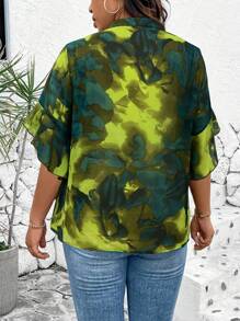 SHEIN LUNE Plus blouse met tie-dye volantmouwen