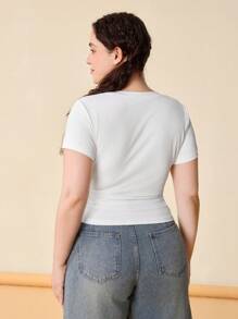 Gudetama X SHEIN 大尺碼休閒時尚白色寬鬆T恤，印有卡通蛋圖案，夏季 - 白色 - 查看 2