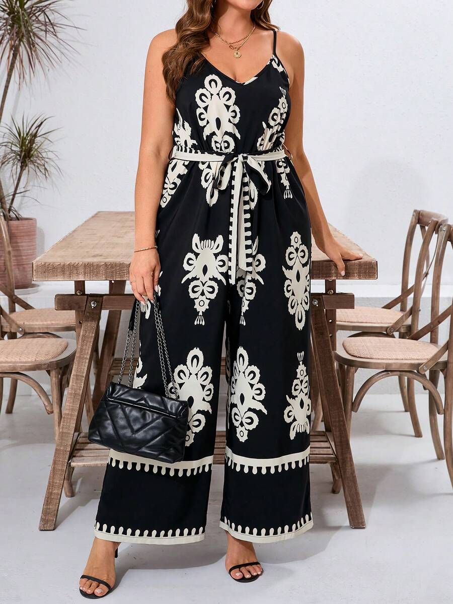 SHEIN LUNE 大碼女裝花卉印花寬腿背帶連身褲，非常適合假期和休閒穿著 - 黑色 - 查看 1
