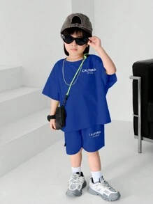 SHEIN Little Byeori 2入組青少年男孩休閒舒適，簡約實用，柔軟舒適，韓國風寬鬆型萊姆色短袖 T 恤和短褲，英文字印花，適用於日常穿著、學校、旅遊、運動、春夏季 - 藍色 - 查看 5