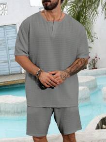 Manfinity RSRT Men's Plus Size Solid Color Half-Zip Short Sleeve Casual T-Shirt And Shorts Set, Summer