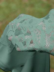 SHEIN Clasi 帶對比色蕾絲插片的 V 領長袍連衣裙，適用於度假