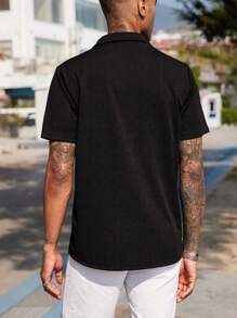 男士纽扣式短袖纹理衬衫，休闲海滩瓜亚贝拉领夏季度假装 - 黑色 - 查看 3