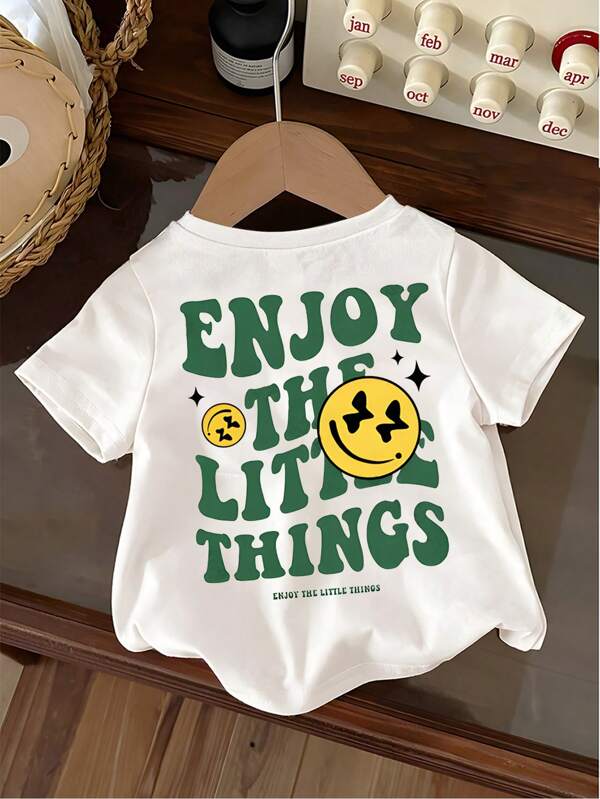 GraphicGems Camiseta casual com estampa de letras e rosto engraçado para bebê menino, versátil e confortável para atividades ao ar livre