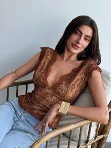 Aloruh 優雅極簡性感風深V領花邊對比色背心上衣