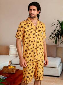 Manfinity ChillVibe Conjunto de ropa de casa de hombre con estampado all-over en camiseta de manga corta y pantalón corto