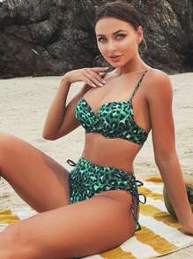 SHEIN Swim Conjunto de bikini sexy para mujeres de verano en estampado de leopardo y diseño torcido de bandeau para la playa. Impresión aleatoria