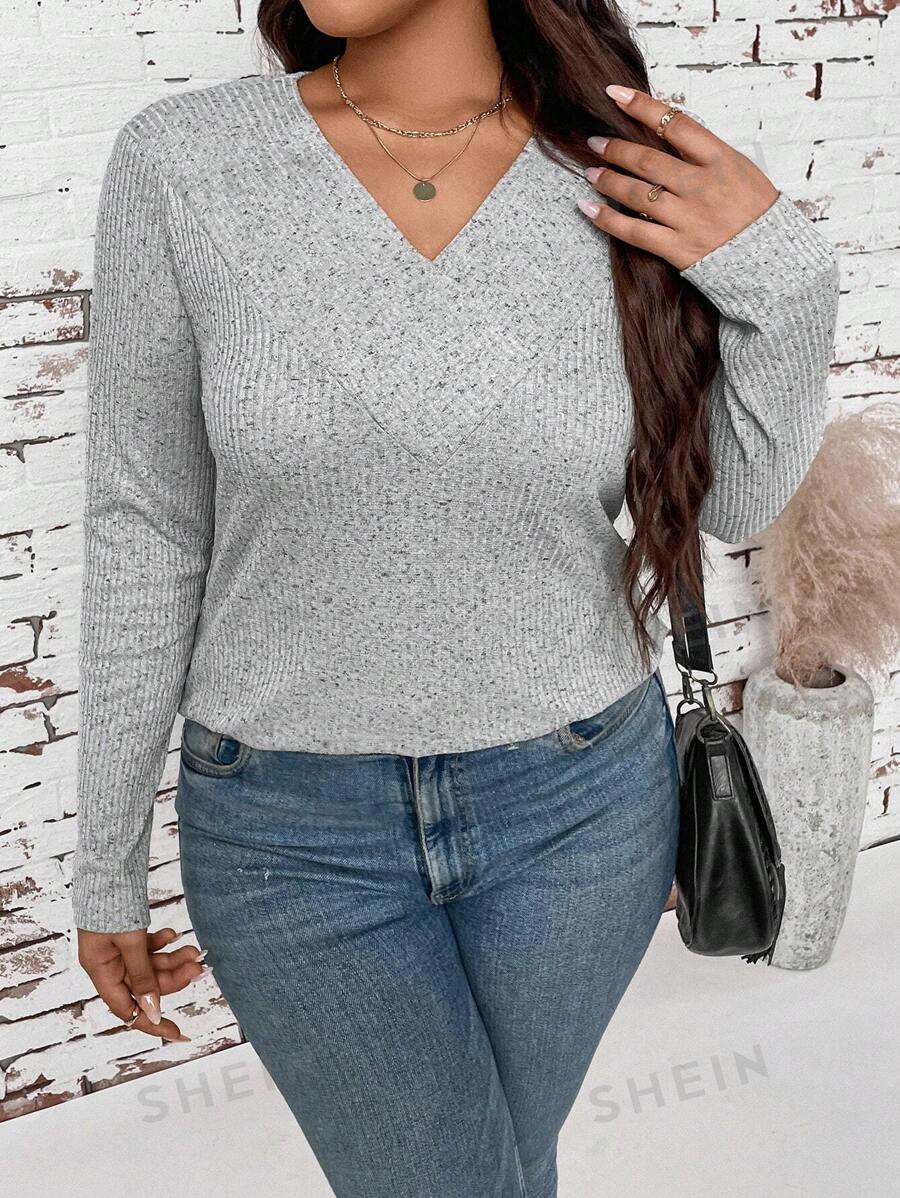 SHEIN LUNE Camiseta de manga larga con escote en V y recorte hueco, de unicolor, para mujer talla grande, para atuendo de viaje en otoño e invierno en el aeropuerto