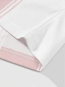 ROMWE MEN Street Life 男式夏季标语条纹印花圆领短袖休闲足球球衣风格 T 恤，学校风，2000 年代风格 - 粉色 - 查看 6