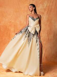 精致优雅的米色高开叉 A 字形长礼服，带对比色印花和蝴蝶结细节，优雅派对，女士舞会礼服，正式晚礼服婚礼宾客礼服，适合毕业典礼、晚宴