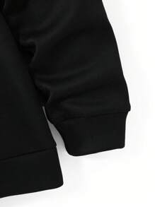 SHEIN 2 件青少年男童休闲 GTR 赛车卡通印花黑色圆领长袖运动衫，搭配撞色字母印花红色运动裤，适合秋季、冬季、保暖、大学、家居、日常穿着、运动和旅行。休闲百搭，保暖内衬。 - 彩色 - 查看 7