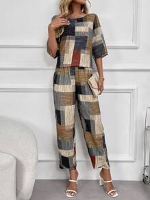 SHEIN RusticEase 夏季寬鬆幾何圖案短袖上衣和胡蘿蔔褲套裝，適用家居穿著 - 彩色 - 查看 3