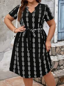 SHEIN LUNE 大码夏季假期休闲几何印花缺口领连衣裙、西式服装、节日波西米亚嬉皮女牛仔装老钱波西米亚风 - 黑色 - 查看 6
