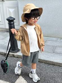SHEIN 3入組寶寶男童休閒日常全板聚拼字刺繡夾克短桶帽服裝 - 卡其色 - 查看 5