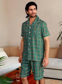 Manfinity ChillVibe Herren Zweiteiliger Pyjama/Schlafanzug Set aus Kurzarm Top mit Allover Muster und Kontrastbesatz und Shorts