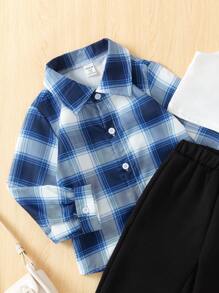 Nueva llegada para la temporada del regreso a clases de niñas: conjunto de 3 piezas con camisa a cuadros azul, top blanco y pantalones negros. Con un ajuste holgado, estilo a la moda, popular y de estilo sencillo, es adecuado para el estilo casual y escolar, ideal para otoño e invierno