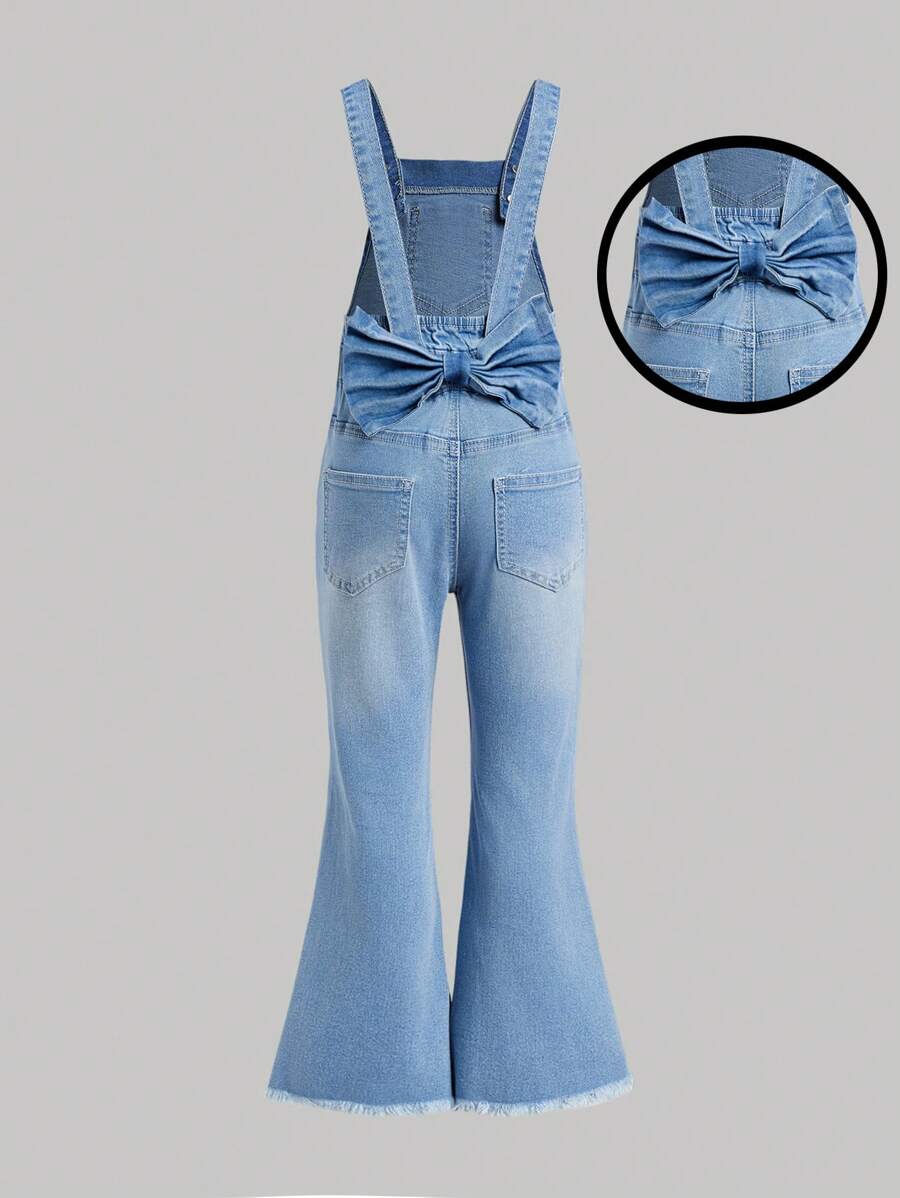 SHEIN Overol de mezclilla azul lavado con campana y decoración de moño para niña joven casual - Lavado ligero - Ver 1