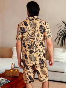 Manfinity ChillVibe 男士熱帶印花短袖和短褲套裝，夏季休閒居家服 - 彩色 - 查看 2