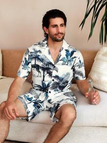 Conjunto de pijama para hombre con camisa de manga corta de botones con solapa y pantalones cortos estampados de plantas tropicales en toda la prenda
