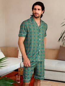 Manfinity ChillVibe Herren Zweiteiliger Pyjama/Schlafanzug Set aus Kurzarm Top mit Allover Muster und Kontrastbesatz und Shorts