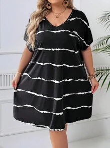 SHEIN CURVE+ 特大碼黑白色縫染條紋休閒寬鬆T恤裙（附口袋），夏日連衣裙 - 黑與白 - 查看 1
