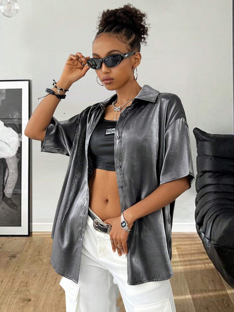 SHEIN EZwear Camisa de manga corta gris brillante adecuada para festivales de música y uso diario, como una prenda externa