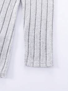 SHEIN 三件套男童服装，纹理面料圆领T恤，适合开学第一天搭配连帽衫、衬衫、卫衣、运动裤和外套。 - 彩色 - 查看 3