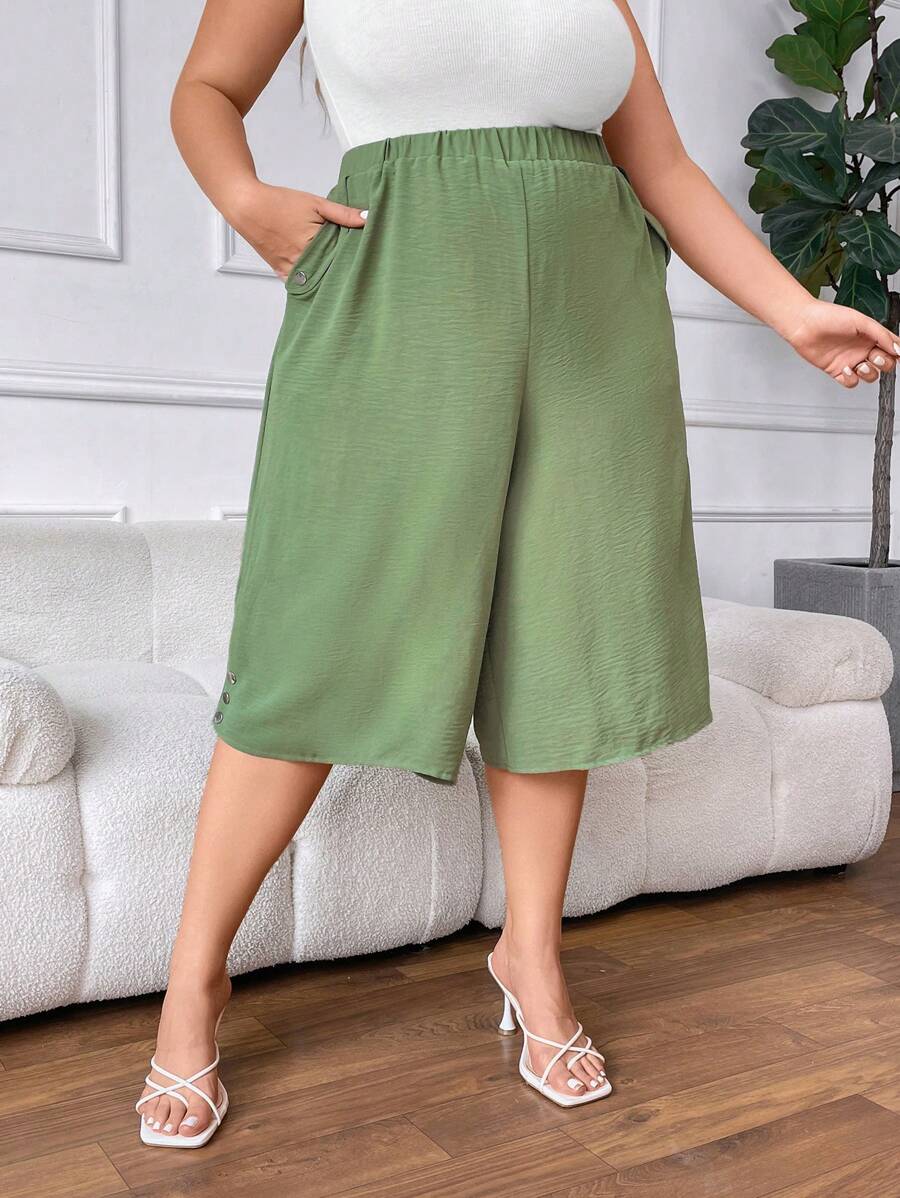 SHEIN CURVE+ Plus Size Solid Color High-Waisted Capri Pants With Pocket And Side Buttons