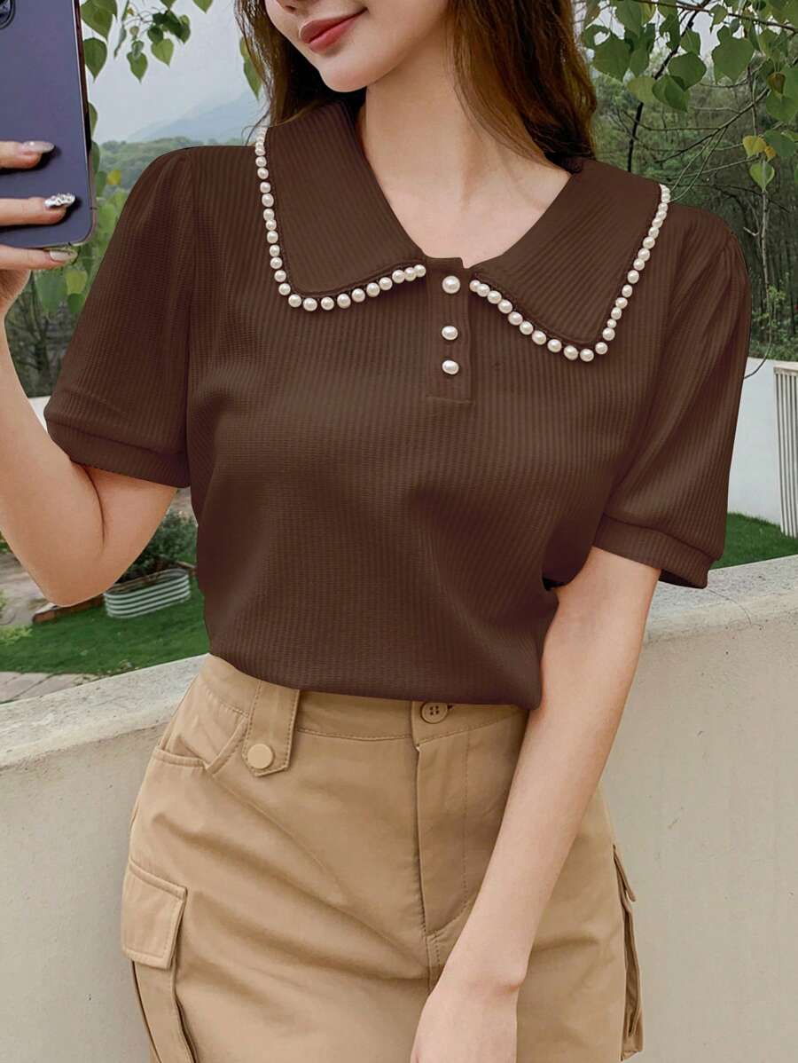 DAZY 女士圆珠领口装饰简约日常短袖 T 恤夏季 - 棕色 - 查看 1