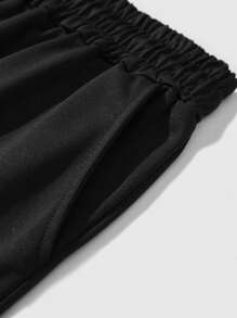 ROMWE MEN Goth Men Letter Graphic Drawstring Waist Shorts, School