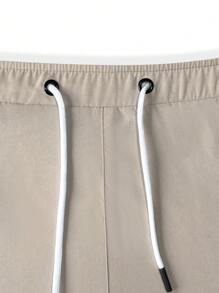 Manfinity Hypemode Pantalones cortos de hombre de ajuste holgado con bolsillos oblicuos y cintura con cordón