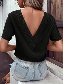 SHEIN VCAY 加大v領對比蕾絲純色短袖T恤 - 黑色 - 查看 6