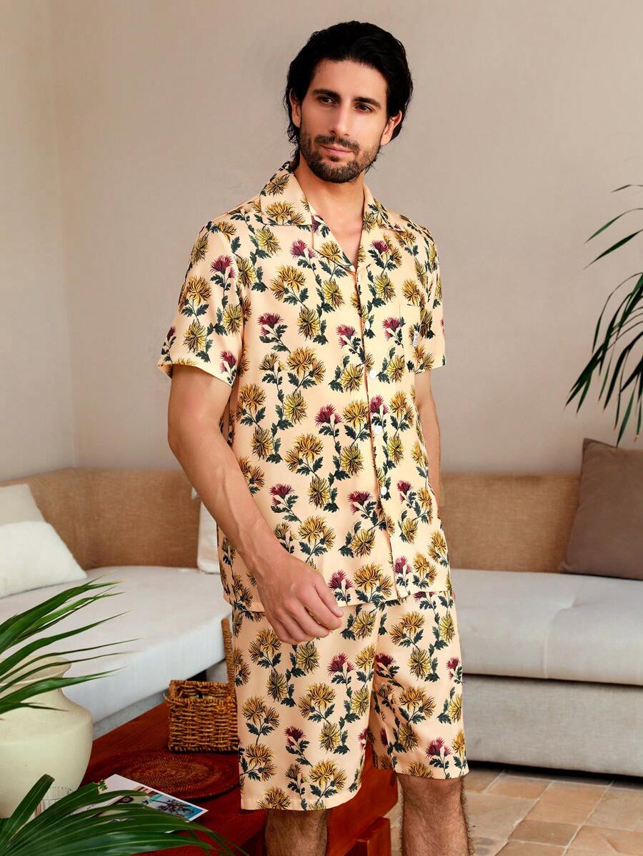 Manfinity ChillVibe Set Pakaian Rumahan Pria Lengan Pendek dan Celana Pendek Motif Bunga - MultiWarna - View 1