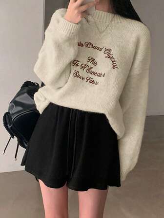 2025秋冬新款圆领长袖字母刺绣女毛衣