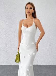 SHEIN PETITE 優雅無背針織裙，配有定制花卉，適合假日、街頭和約會 - 白色 - 查看 6