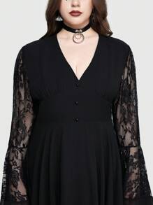 ROMWE Váy cổ chữ V sâu gợi cảm Gothic cỡ lớn có tay áo loe, viền bất đối xứng, chèn ren và thắt eo - màu đen - Xem 2