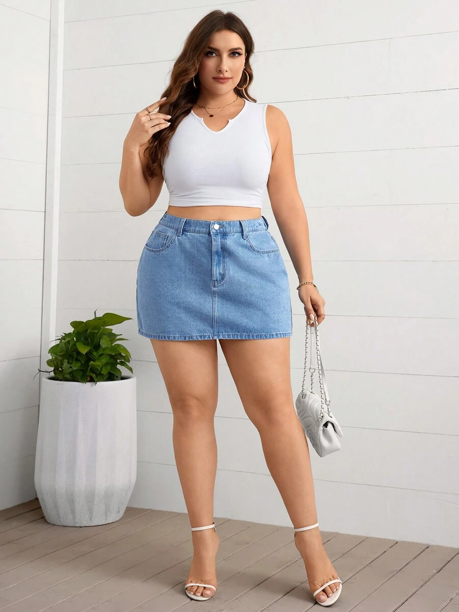 SHEIN Essnce Plus Size Women's Simple Daily Wear Plain Denim Mini Skirt - Light Wash - View 1