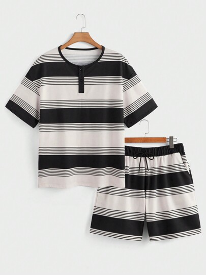 Manfinity Homme Men's Color Block Striped & Printed Round Neck Short Sleeve T-Shirt And Shorts Set