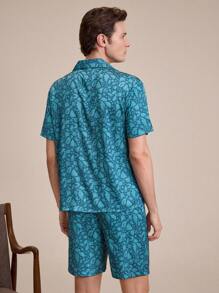 SHEIN EverLounge Conjunto de pijama corto para hombre con botones frontales, top de manga corta con estampado completo y pantalones cortos
