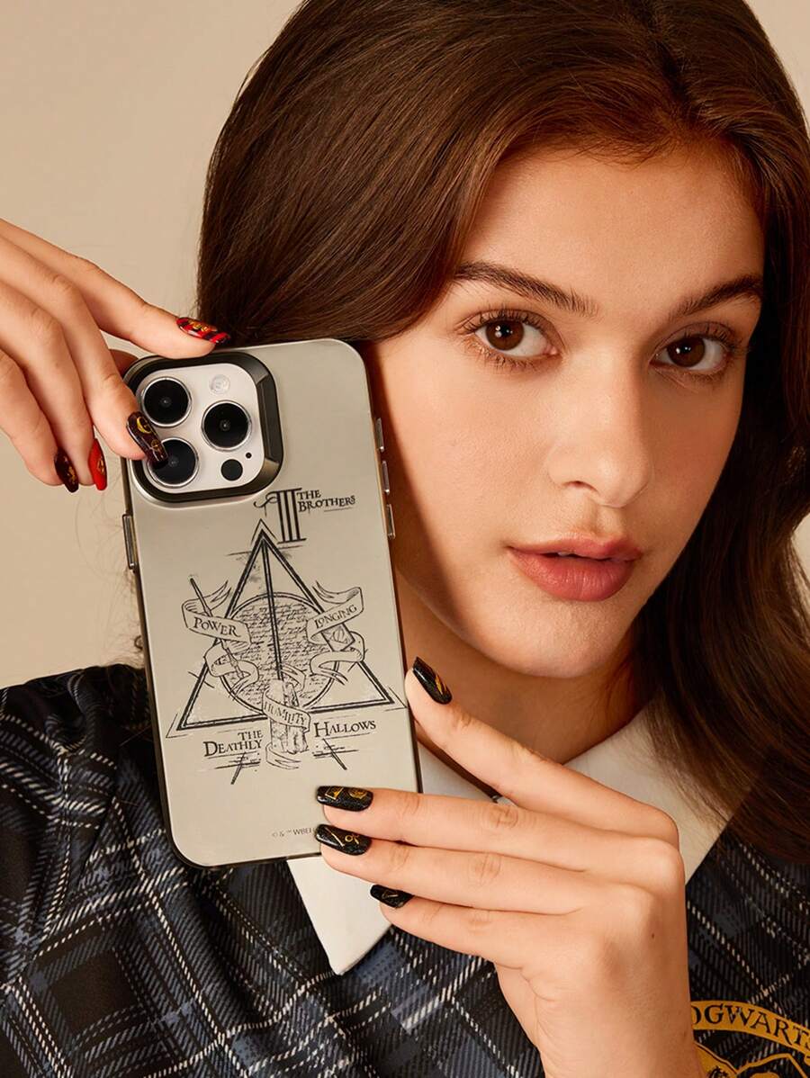 HARRY POTTER X SHEIN 死亡圣器几何与字母印花银色手机壳，礼物