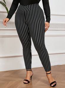 SHEIN Tall CURVE Pantalones rayados en blanco y negro de ajuste ceñido y cuello en V elegante para talla grande, adecuados para ir al trabajo - Blanco y Negro - Ver 5