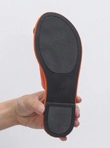 女款貝殼金屬鞋頭平底涼鞋，純色防滑PU弧形休閒度假沙灘派對鞋 - 橘色 - 查看 2