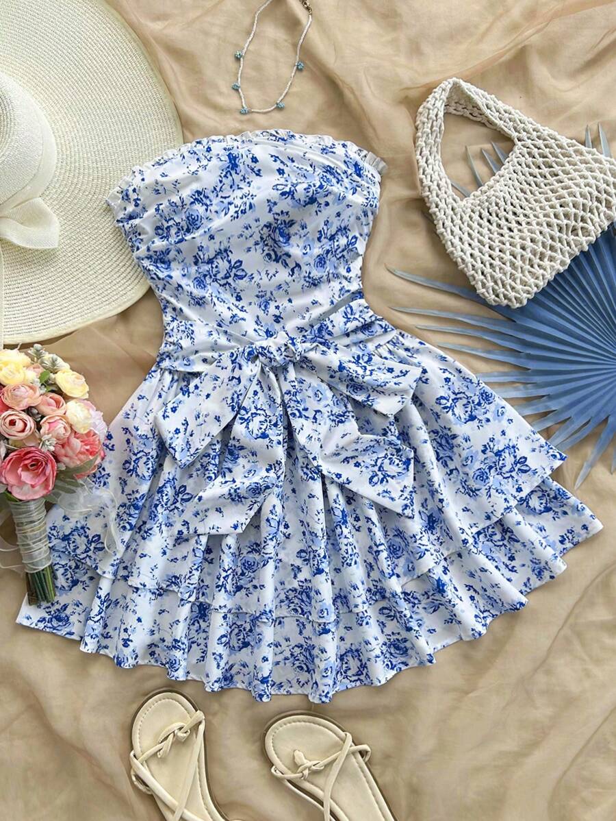 Soleia Vestido de verano estilo vacaciones con volantes de doble capa, lazo extra grande a la cintura, con estampado floral diminuto azul y blanco, adecuado para boda, playa, festival de música, estilo boho chic - Azul y blanco - Ver 1
