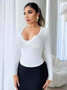 SHEIN SXY Damski T-shirt o dopasowanym kroju z głębokim dekoltem w kształcie litery V i koronkowym kołnierzykiem