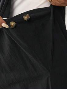 SHEIN Mono de maternidad casual con tirantes ajustables, pantalones nueve con botones laterales elásticos
