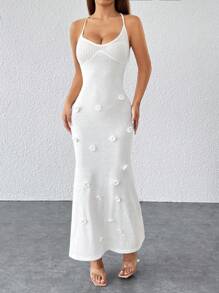 SHEIN PETITE 優雅無背針織裙，配有定制花卉，適合假日、街頭和約會 - 白色 - 查看 1