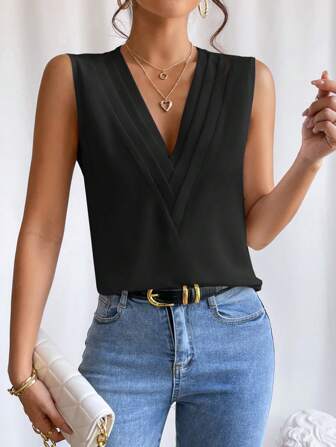 SHEIN Privé Plus Size Elegant och avslappnad lager veckad V-ringad ärmlös blus med lös passform för vår-/sommarhelger