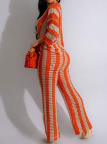 度假休闲双色条纹单排扣镂空针织上衣和裤子套装