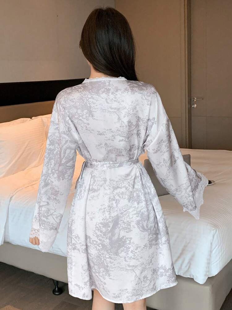 Robe de chambre de pyjama à manches longues avec imprimé tout-sur-tout, ourlet en coquille avec patchwork en dentelle et liens